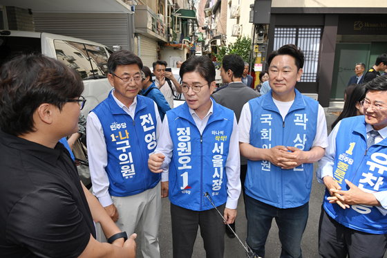 쪽방촌서 지역 활동가 만난 정원오 후보
