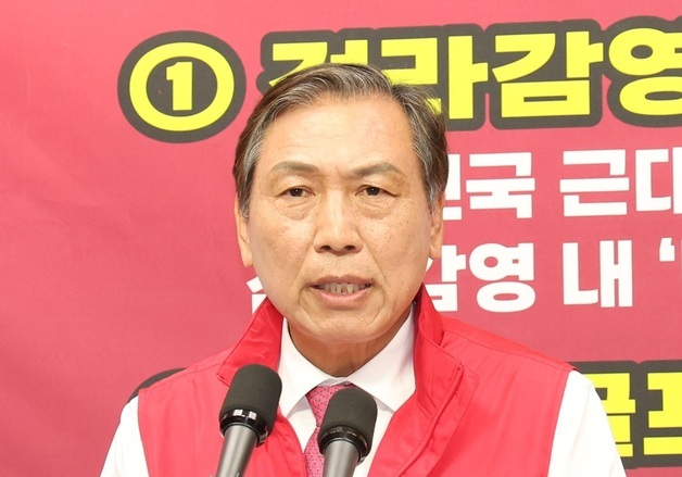 질의에 답변하는 양정무 후보