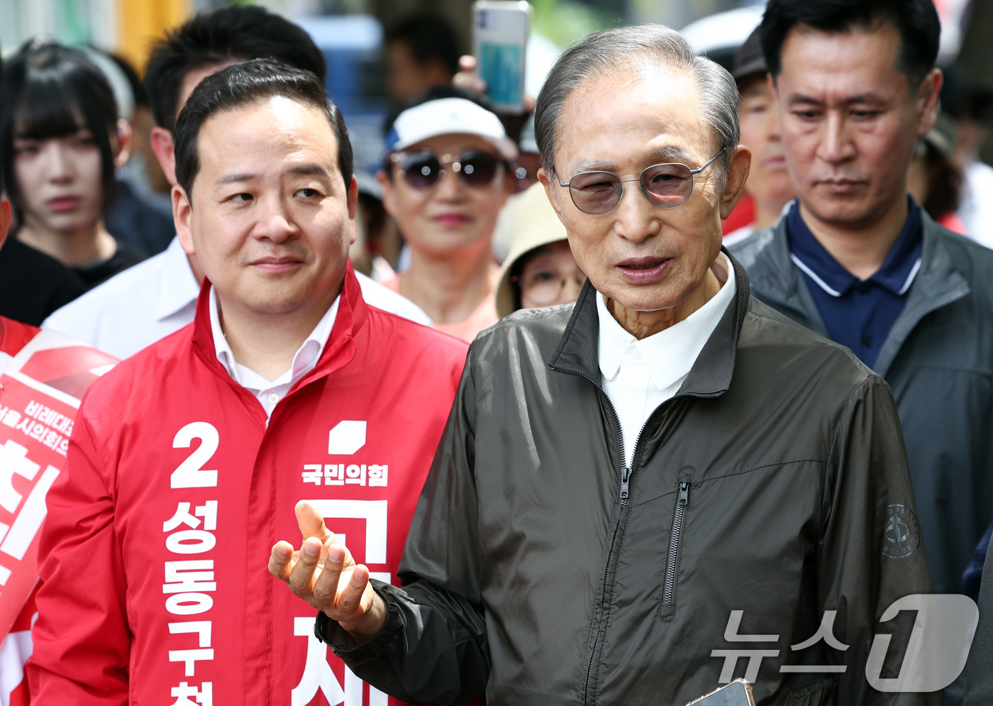 (서울=뉴스1) 최지환 기자 = 고재현 국민의힘 성동구청장 후보의 지원 유세에 나선 이명박 전 대통령이 1일 오전 서울 성동구 서울숲에서 발언하고 있다. 2026.6.1/뉴스1