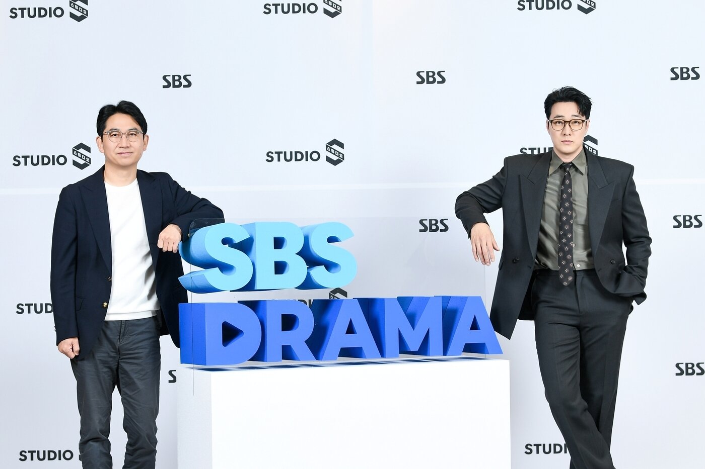 본문 이미지 - 이승영 감독(왼쪽), 배우 소지섭/ 사진제공=SBS