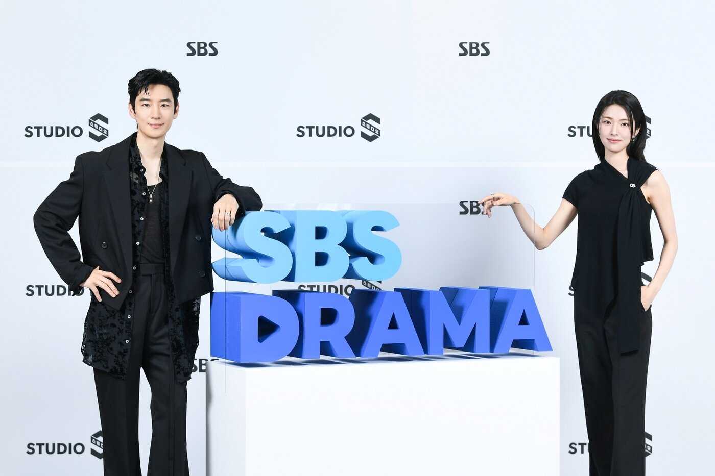 본문 이미지 - 배우 이제훈(왼쪽), 하영/ 사진제공=SBS