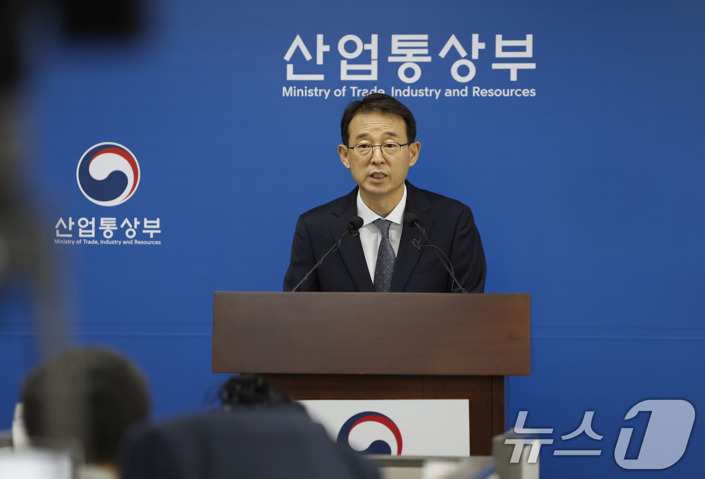 (서울=뉴스1) = 강감찬 산업통상부 무역투자실장이 1일 오전 정부세종청사 산업부 기자실에서 5월 수출입 동향 브리핑을 하고 있다.산업통상부에 따르면 5월 수출은 전년 동월 대비 …