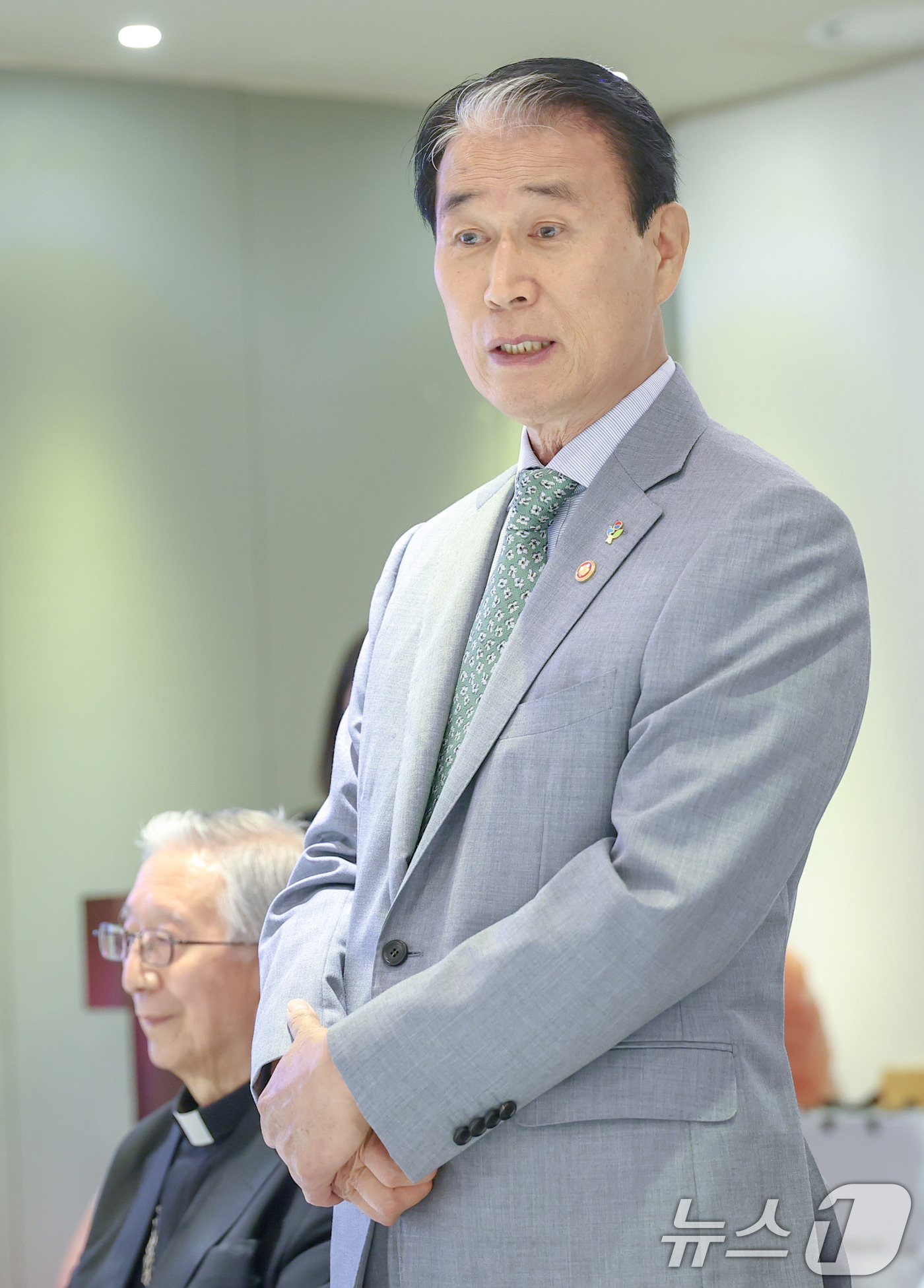 (서울=뉴스1) = 권오을 국가보훈부 장관이 1일 오전 서울 중구 컨퍼런스하우스 달개비에서 열린 6.10만세운동 100년 통합 자문회의에서 인사말을 하고 있다. (국가보훈부 제공. …