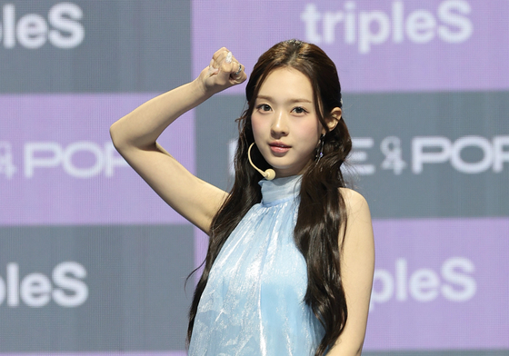 포즈 취하는 김수민