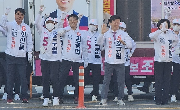 무소속 진주시장 후보, 여야 '돈가방 의혹' 집중 공세에도 선전