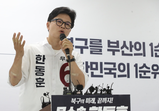 한동훈 "기적 같은 승리로 보수 재건 시작…표 몰아달라"