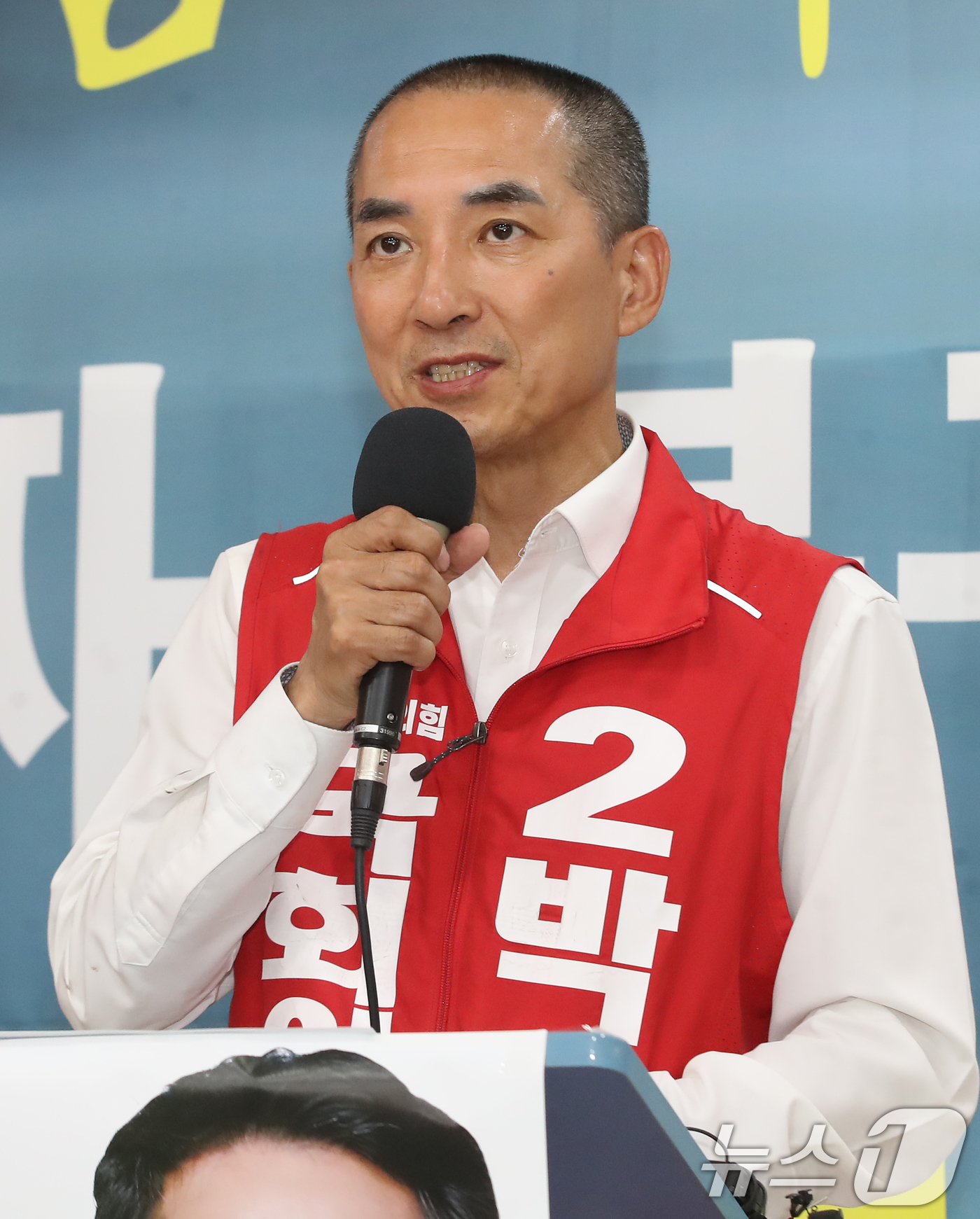 (부산=뉴스1) 윤일지 기자 = 박민식 국민의힘 부산 북구갑 국회의원 후보가 1일 부산 북구 자신의 선거사무소에서 기자회견을 열고 지지를 호소하고 있다. 2026.6.1/뉴스1