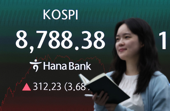 코스피, 8788.38…종가 기준 사상 최고치