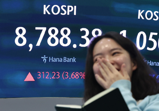 구천피까지 2.4% 남았다…코스피 8788, 삼성전자 10% 급등[시황종합]