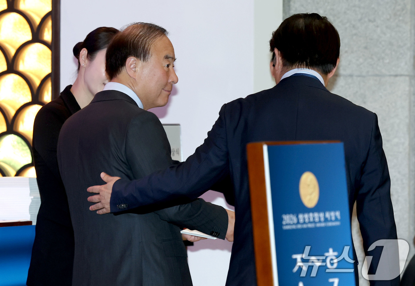 (서울=뉴스1) 이광호 기자 = 전영현 삼성전자 부회장(DS부문장)이 1일 오후 서울 신라호텔에서 열린 2026삼성호암상 시상식에 참석하고 있다. 2026.6.1/뉴스1