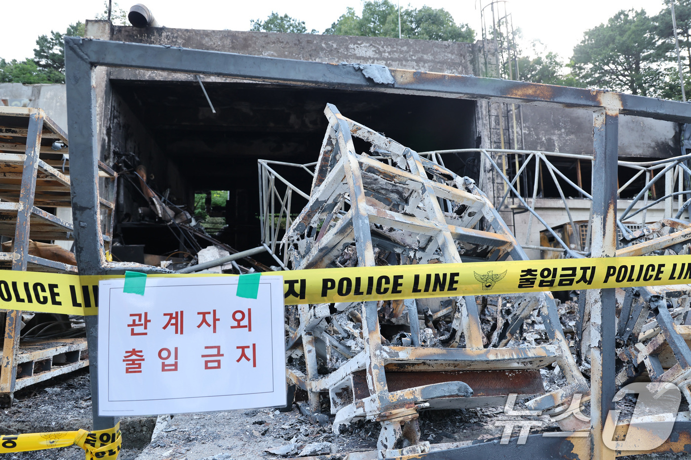 (대전=뉴스1) 신웅수 기자 = 1일 폭발 사고가 발생한 대전 유성구 한화에어로스페이스 대전사업장이 통제되고 있다. 2026.6.1/뉴스1