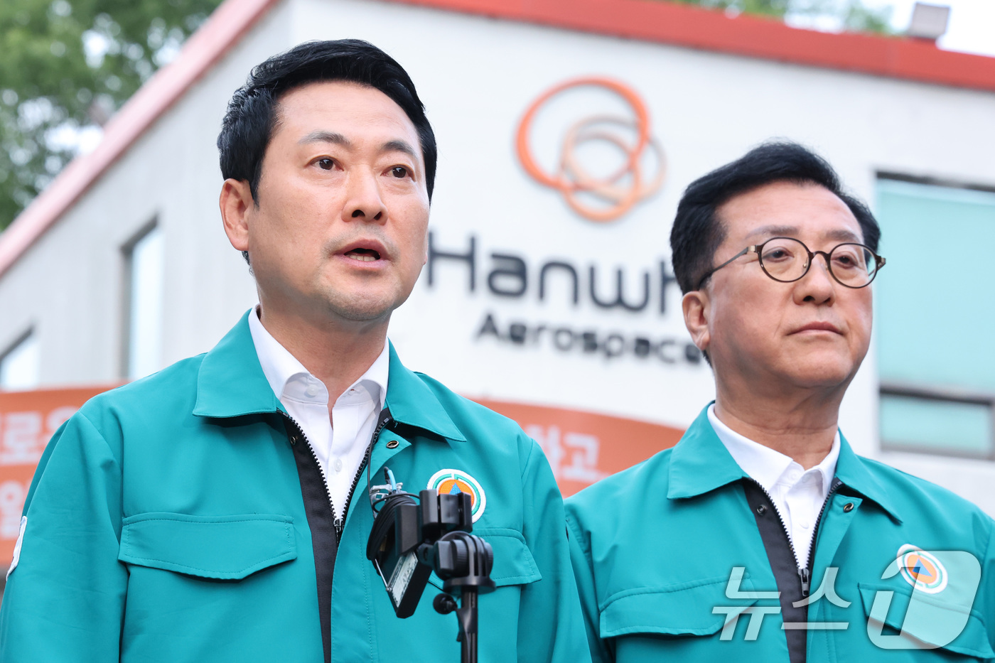 (대전=뉴스1) 신웅수 기자 = 장동혁 국민의힘 대표가 1일 폭발 사고가 발생한 대전 유성구 한화에어로스페이스 대전사업장을 방문한 후 입장을 밝히고 있다. 2026.6.1/뉴스1