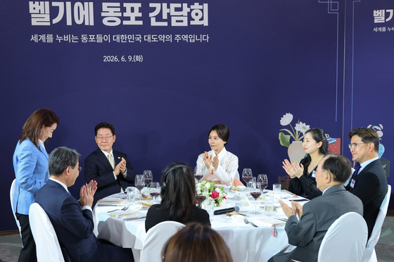 박수 치는 이재명 대통령·김혜경 여사