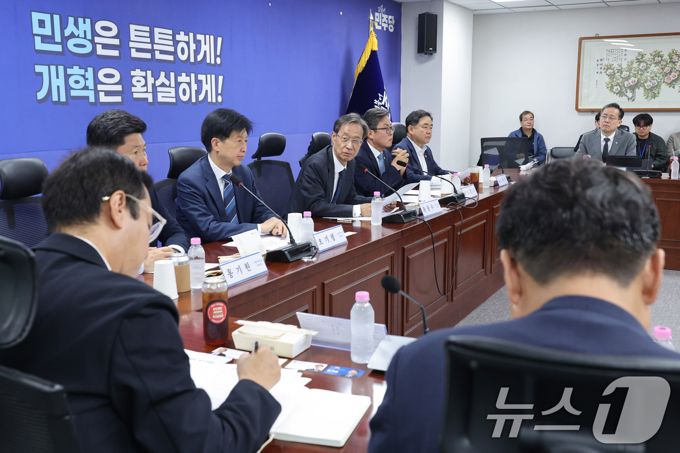 (서울=뉴스1) 신웅수 기자 = 유동수 위원장이 10일 서울 여의도 국회 의원회관에서 열린 더불어민주당 중동전쟁 경제대응특별위원회 6차 회의에서 발언하고 있다. 2026.6.10/ …