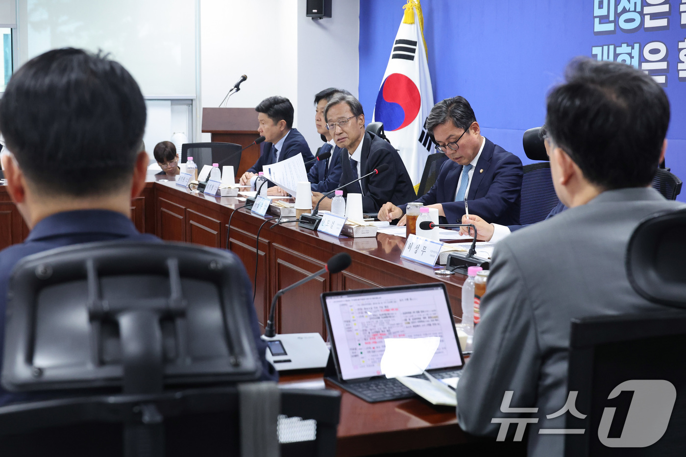 (서울=뉴스1) 신웅수 기자 = 유동수 위원장이 10일 서울 여의도 국회 의원회관에서 열린 더불어민주당 중동전쟁 경제대응특별위원회 6차 회의에서 발언하고 있다. 2026.6.10/ …