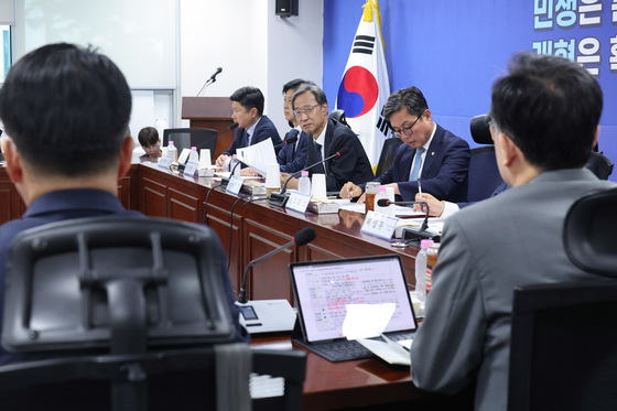 당정 "환율 안정 위한 모든 가용 정책수단 전방위 가동"