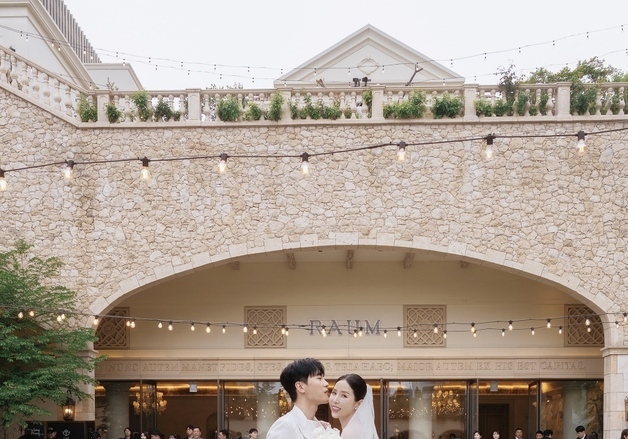 '신지♥' 문원, 결혼식서 불렀던 자작 프러포즈곡 음원 발매