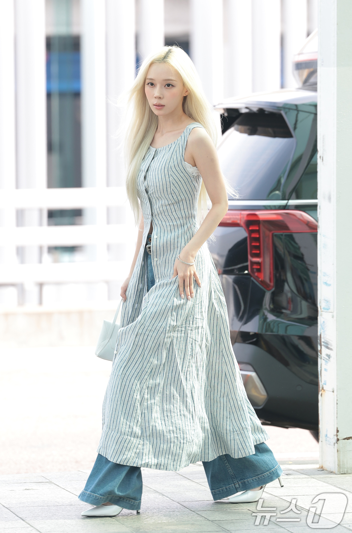 (인천공항=뉴스1) 권현진 기자 = 에스파 윈터가 월드컵 응원을 위해 10일 인천국제공항에 도착해 멕시코로 출국하고 있다. 2026.6.10/뉴스1