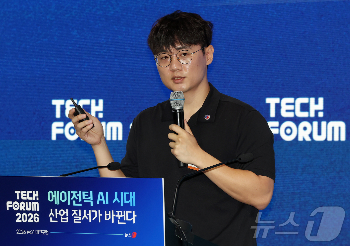(서울=뉴스1) 김진환 기자 = 임정환 모티프테크놀로지스 대표가 10일 오전 서울 영등포구 여의도 글래드호텔 블룸홀에서 열린 2026 뉴스1 테크포럼(NTF)에서 'AI시대, 인간 …