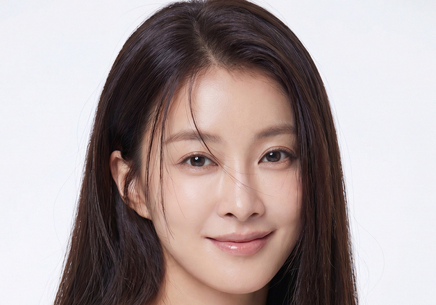 이시영, 바이포엠 산하 ABM컴퍼니와 전속계약…엄지원과 한솥밥