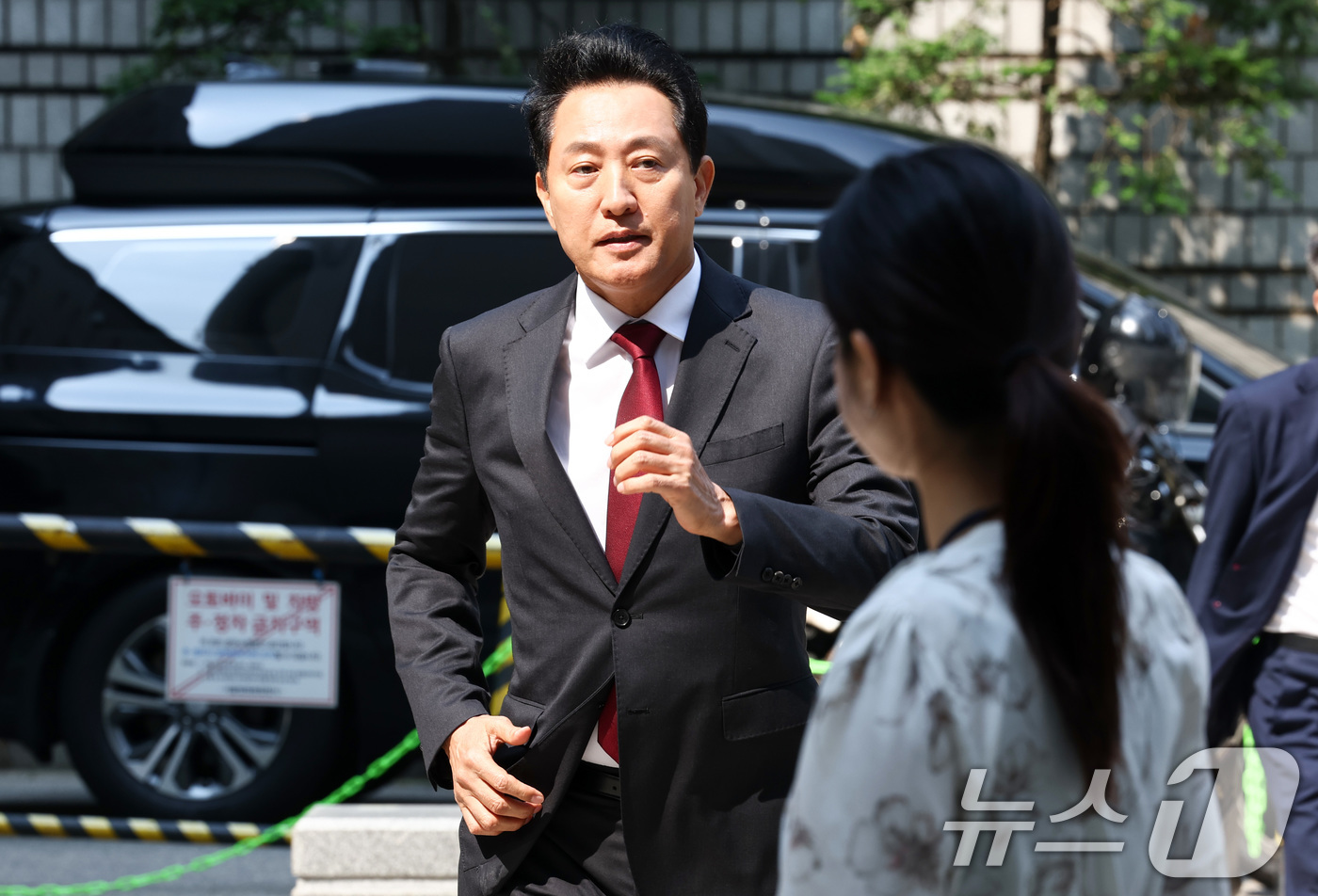(서울=뉴스1) 최지환 기자 = 오세훈 서울시장이 10일 서울 서초구 서울중앙지방법원에서 열린 '명태균 여론조사 의혹' 사건 1심 속행 공판에 출석하고 있다. 2026.6.10/뉴 …