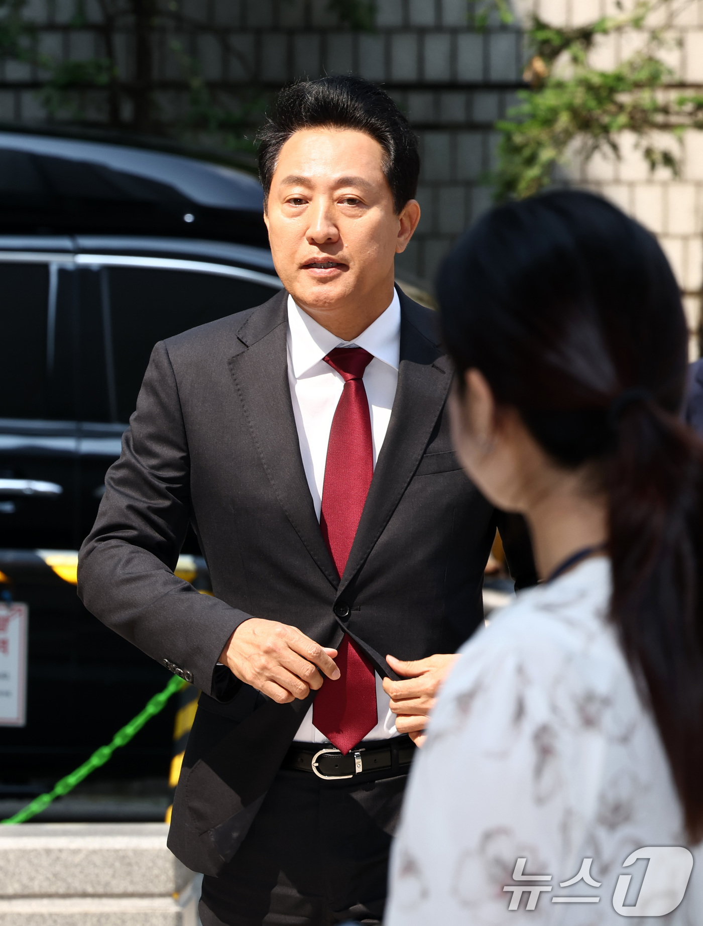 (서울=뉴스1) 최지환 기자 = 오세훈 서울시장이 10일 서울 서초구 서울중앙지방법원에서 열린 '명태균 여론조사 의혹' 사건 1심 속행 공판에 출석하고 있다. 2026.6.10/뉴 …