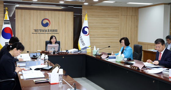 송경희 위원장, 전체회의 주재