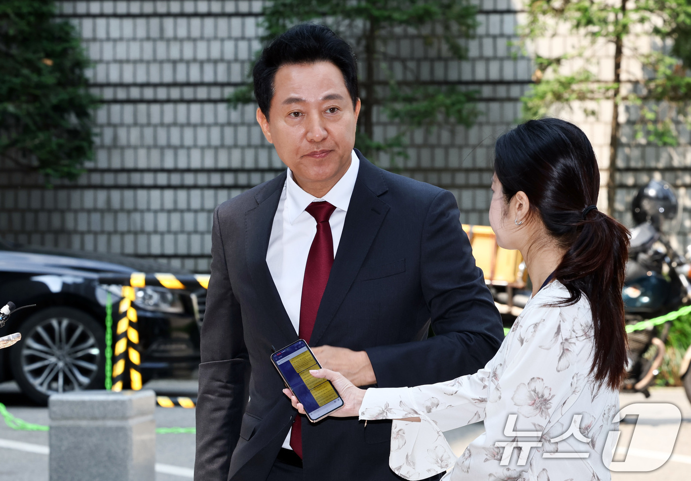 (서울=뉴스1) 최지환 기자 = 오세훈 서울시장이 10일 서울 서초구 서울중앙지방법원에서 열린 '명태균 여론조사 의혹' 사건 1심 속행 공판에 출석하고 있다. 2026.6.10/뉴 …