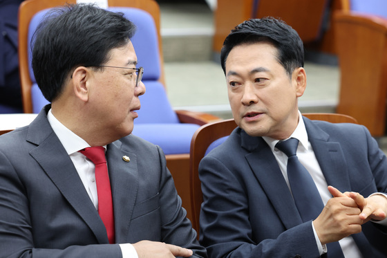 대화하는 장동혁·송언석