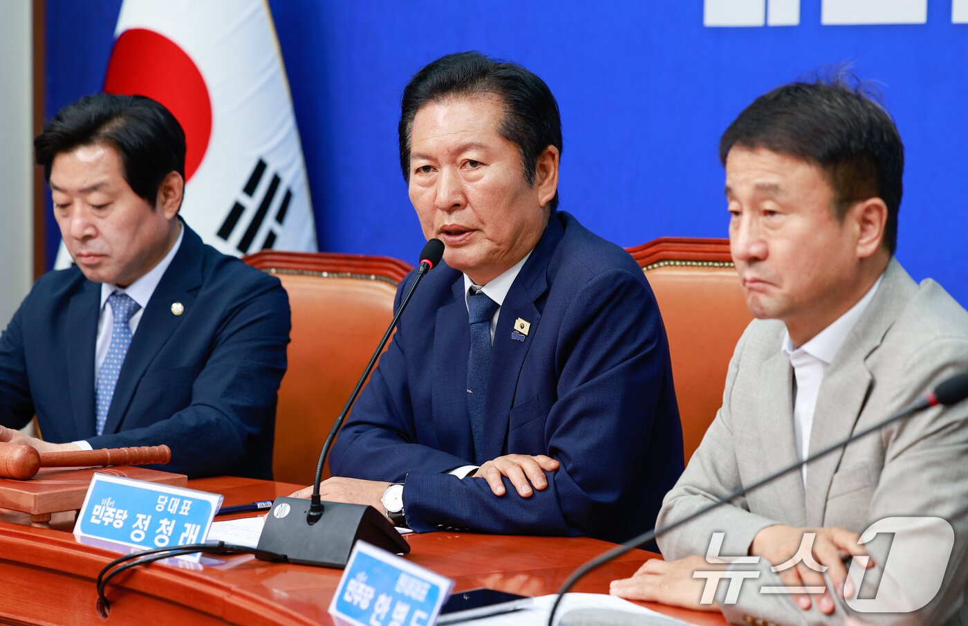 본문 이미지 - 정청래 더불어민주당 대표가 10일 오전 서울 여의도 국회에서 최고위원회의 마무리 발언을 하고 있다. 2026.6.10 ⓒ 뉴스1 안은나 기자