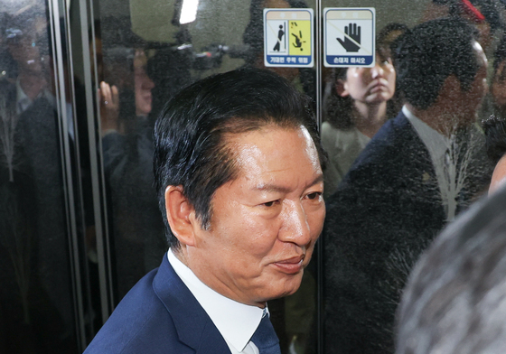 질문 듣는 정청래 대표
