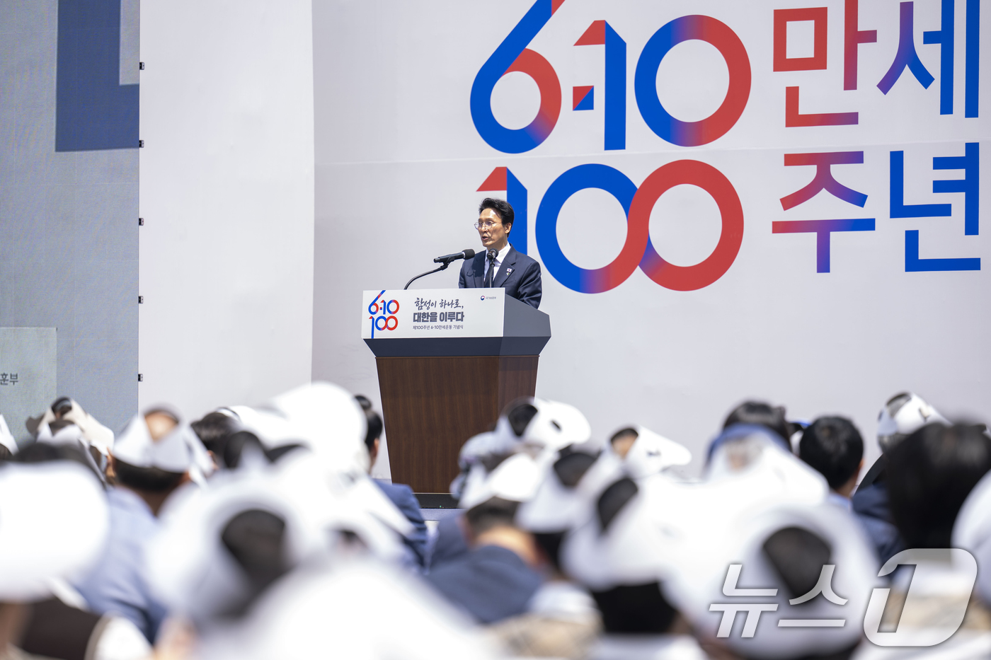(서울=뉴스1) 김명섭 기자 = 10일 서울 종로구 광화문광장에서 열린 제100주년 6·10만세운동 기념식에 김민석 국무총리가 기념사를 하고 있다. (공동취재) 2026.6.10/ …