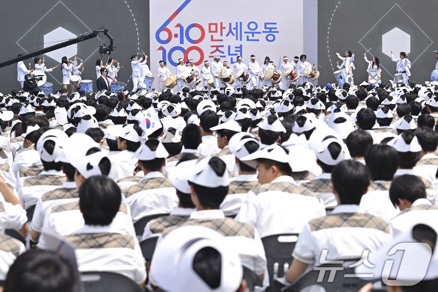 (서울=뉴스1) 김명섭 기자 = 10일 서울 종로구 광화문광장에서 제100주년 6·10만세운동 기념식이 열리고 있다. (공동취재)2026.6.10/뉴스1