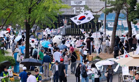 "업무 터전 뺏겨"…'봉쇄 시위'에 체육단체들 업무 차질(종합)