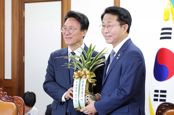 조의장 "국회복귀 역할 기대"…김총리 "與 국정 뒷받침 노력"