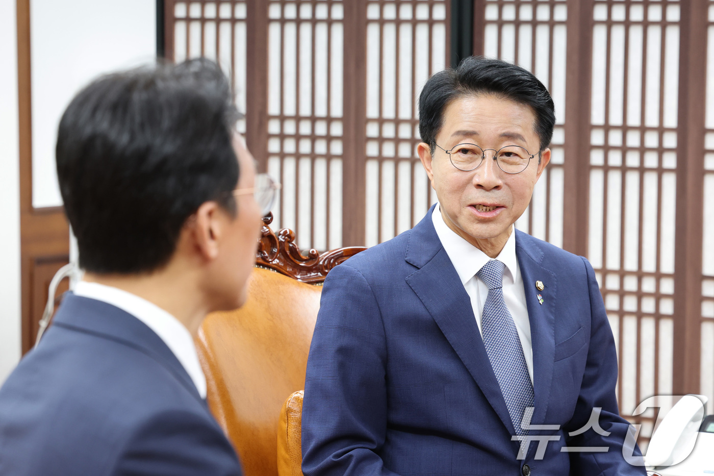 (서울=뉴스1) 신웅수 기자 = 조정식 국회의장이 10일 서울 여의도 국회를 찾은 김민석 국무총리를 접견하고 있다. 2026.6.10/뉴스1