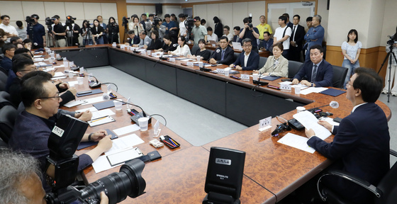 발언하는 전재수 부산시장 당선인