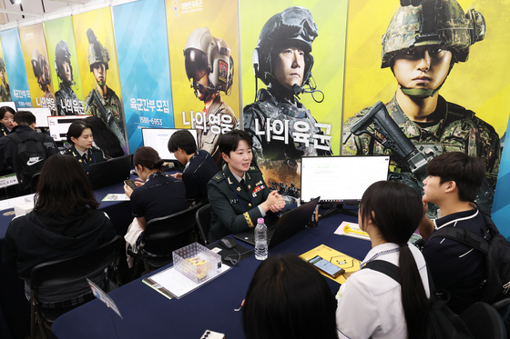 육군 부사관 장기복무 희망 시 전원 선발…하사 근속진급 연한 2년 단축