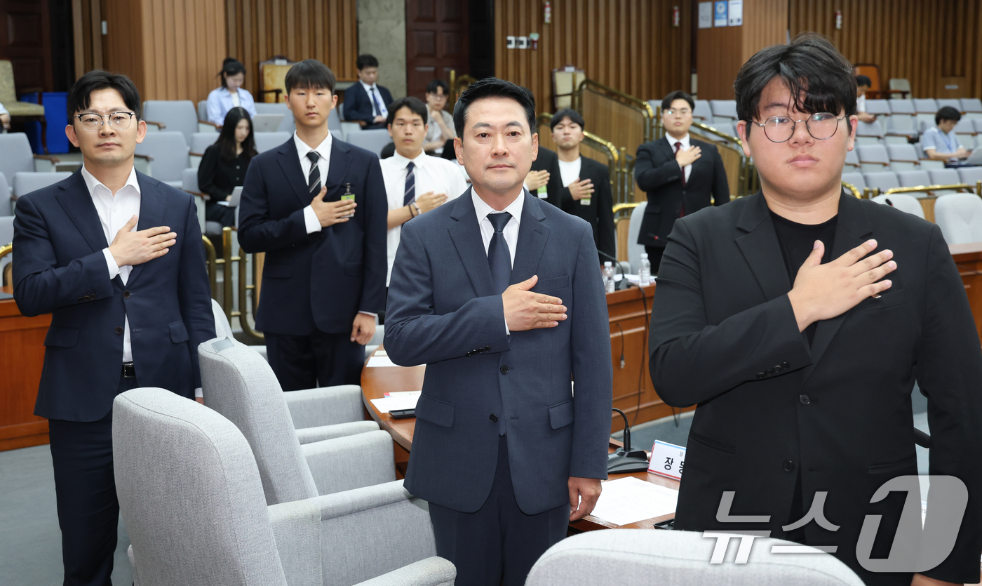 (서울=뉴스1) 안은나 기자 = 장동혁 국민의힘 대표가 10일 오후 서울 여의도 국회에서 열린 '투표용지 부족 사태 관련 국민 참정권 회복을 위한 시국선언 대학생 간담회'에 참석해 …