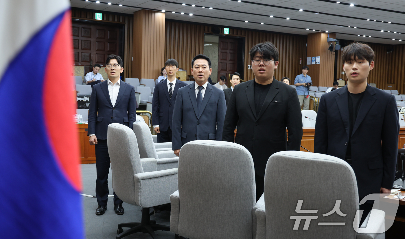 (서울=뉴스1) 안은나 기자 = 장동혁 국민의힘 대표가 10일 오후 서울 여의도 국회에서 열린 '투표용지 부족 사태 관련 국민 참정권 회복을 위한 시국선언 대학생 간담회'에 참석해 …