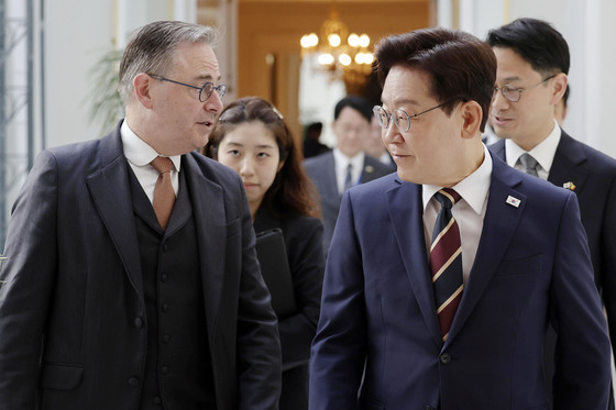 한·벨기에 정상회담장 향하는 이재명 대통령