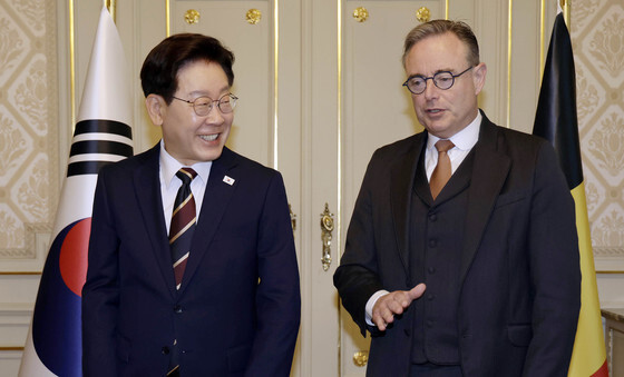 대화하는  이재명 대통령·드 웨브흐 총리