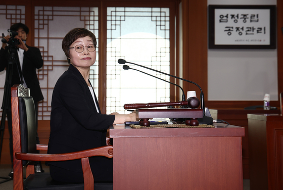 투표용지 부족사태 진상규명위 첫 회의 참석한 조현욱 위원장