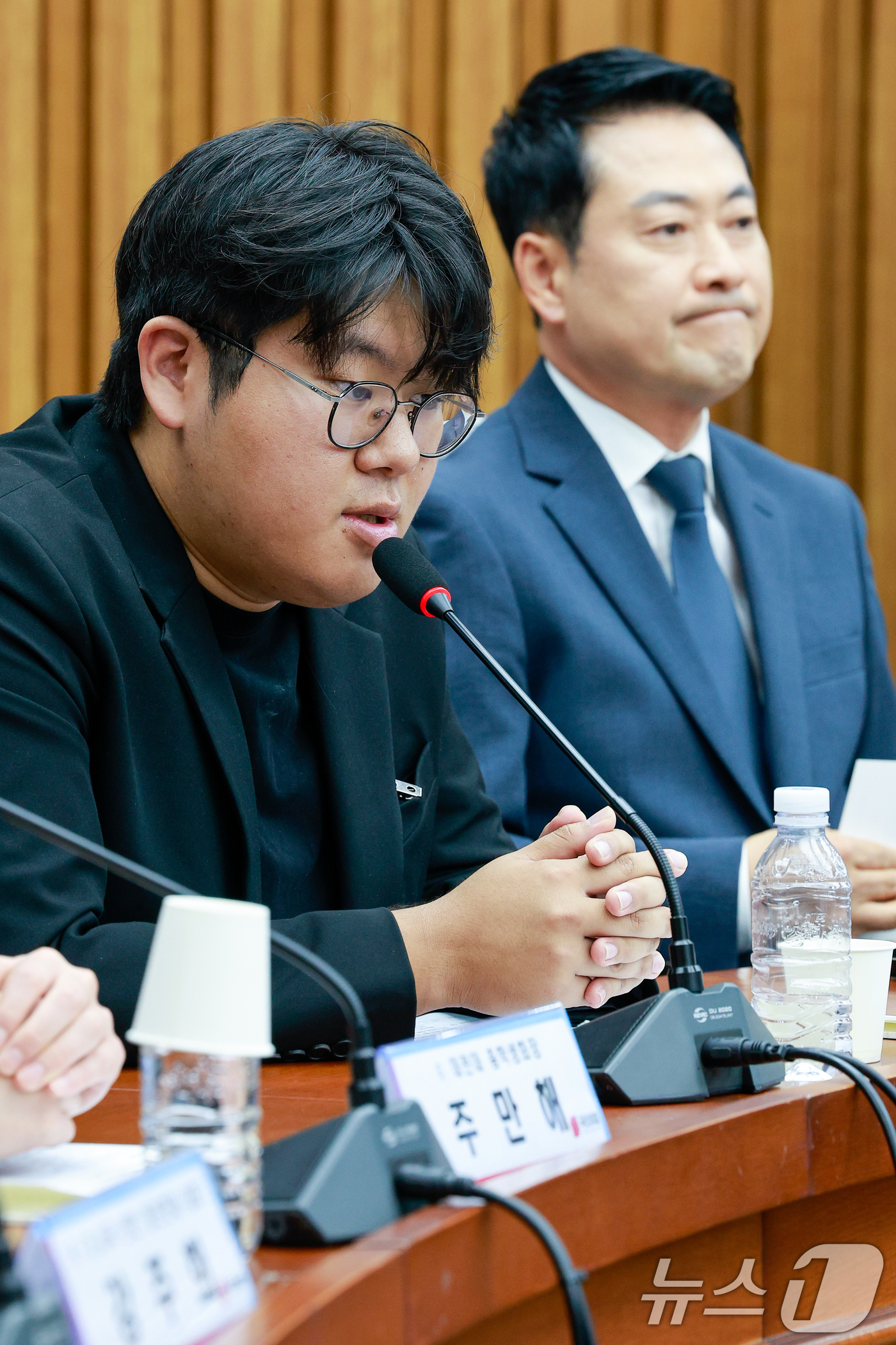 (서울=뉴스1) 안은나 기자 = 김영웅 전 홍익대 총학생회장이 10일 오후 서울 여의도 국회에서 열린 '6·3 지방선거 투표용지 부족 사태 관련 국민 참정권 회복을 위한 시국선언 …