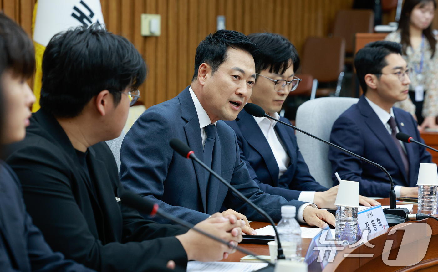 (서울=뉴스1) 안은나 기자 = 장동혁 국민의힘 대표가 10일 오후 서울 여의도 국회에서 열린 '6·3 지방선거 투표용지 부족 사태 관련 국민 참정권 회복을 위한 시국선언 대학생 …