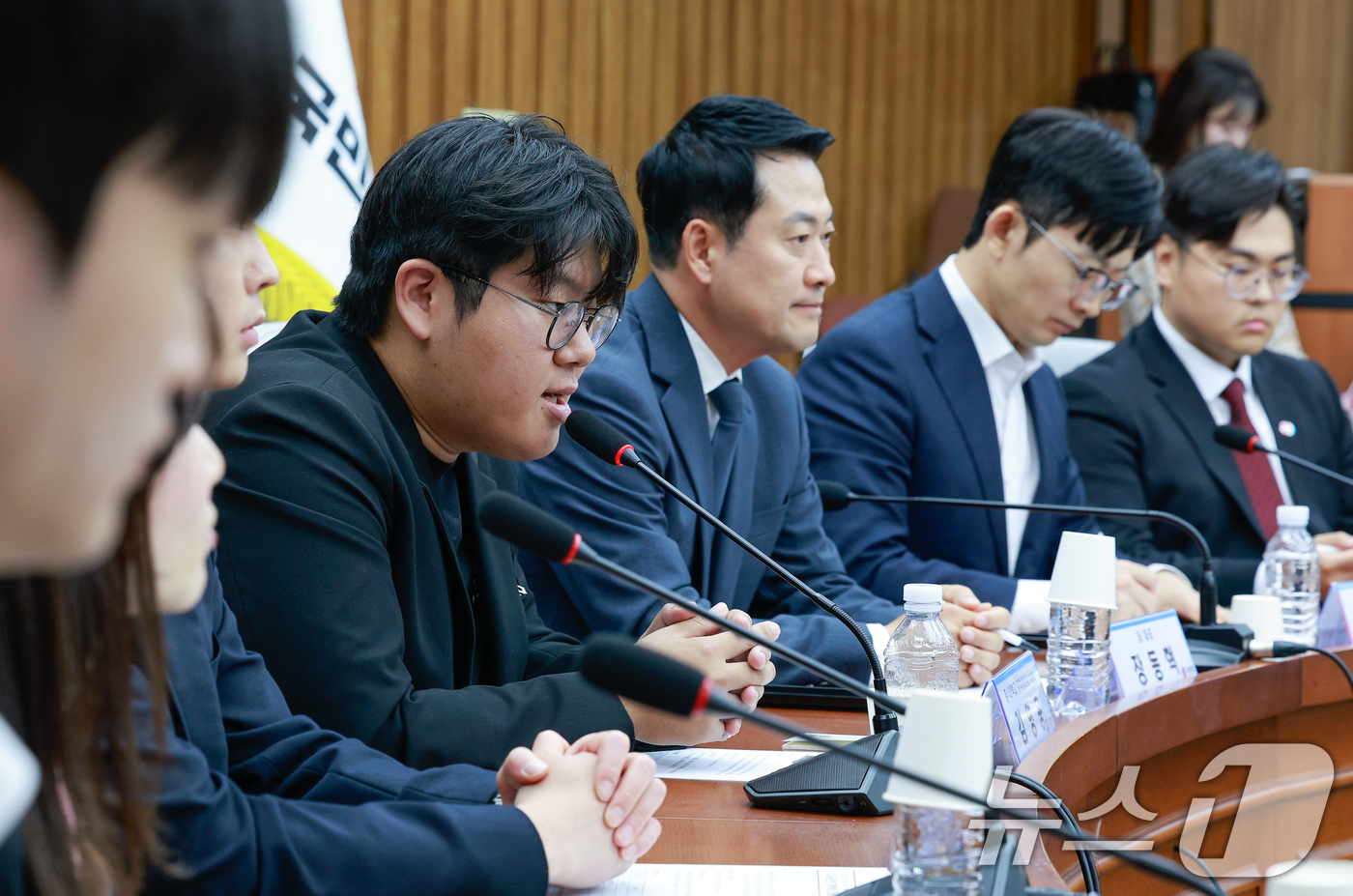 (서울=뉴스1) 안은나 기자 = 김영웅 전 홍익대 총학생회장이 10일 오후 서울 여의도 국회에서 열린 국민의힘 '6·3 지방선거 투표용지 부족 사태 관련 국민 참정권 회복을 위한 …