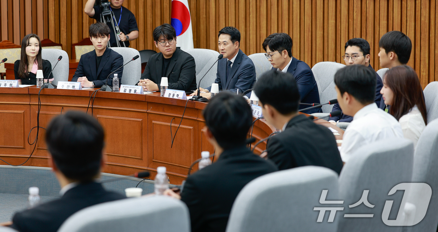 (서울=뉴스1) 안은나 기자 = 장동혁 국민의힘 대표가 10일 오후 서울 여의도 국회에서 열린 '6·3 지방선거 투표용지 부족 사태 관련 국민 참정권 회복을 위한 시국선언 대학생 …