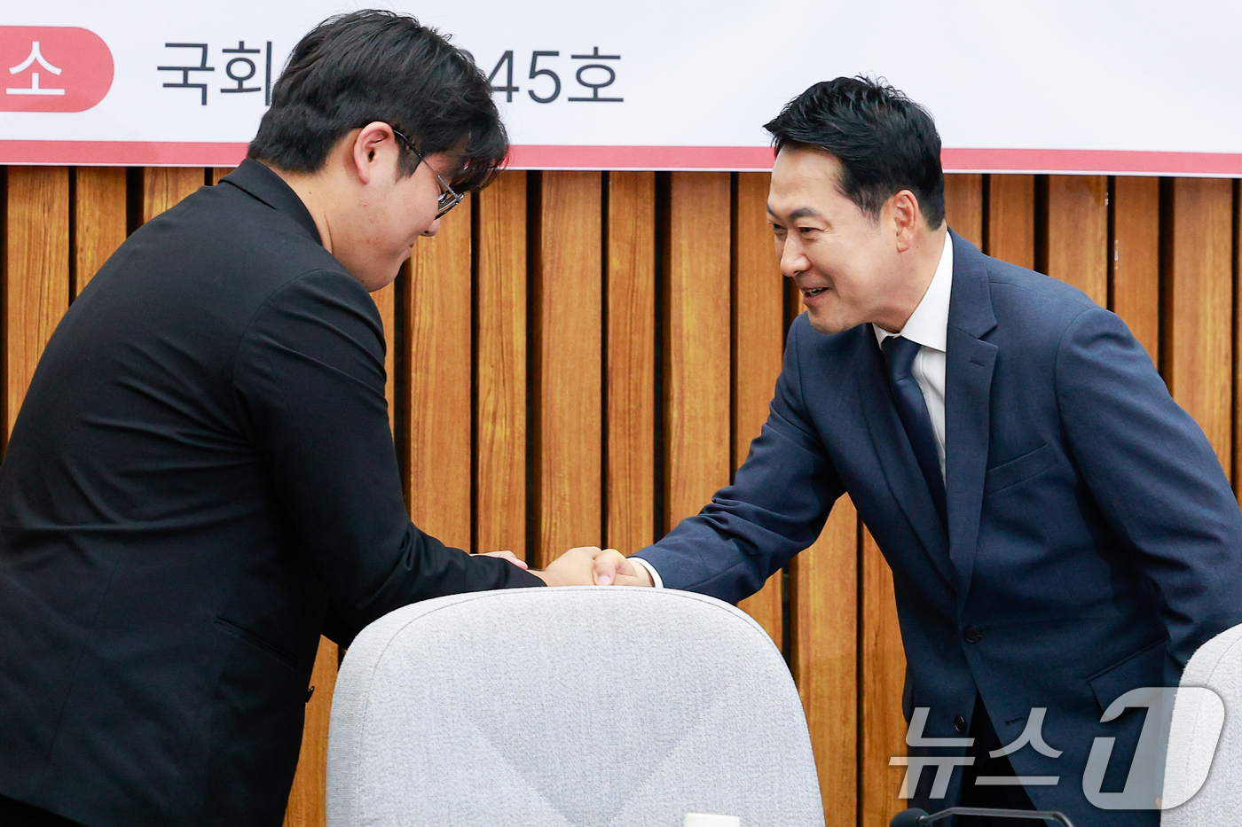 (서울=뉴스1) 안은나 기자 = 장동혁 국민의힘 대표가 10일 오후 서울 여의도 국회에서 열린 '6·3 지방선거 투표용지 부족 사태 관련 국민 참정권 회복을 위한 시국선언 대학생 …