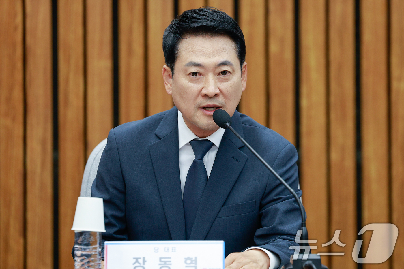 (서울=뉴스1) 안은나 기자 = 장동혁 국민의힘 대표가 10일 오후 서울 여의도 국회에서 열린 '6·3 지방선거 투표용지 부족 사태 관련 국민 참정권 회복을 위한 시국선언 대학생 …