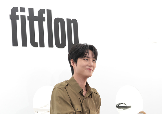 영케이, 감성장인의 개구쟁이 포즈